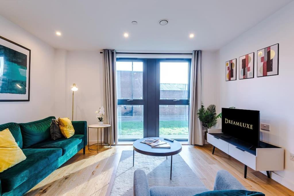 The Premier - Long Offers, Free Parking, Groceries Apartment *