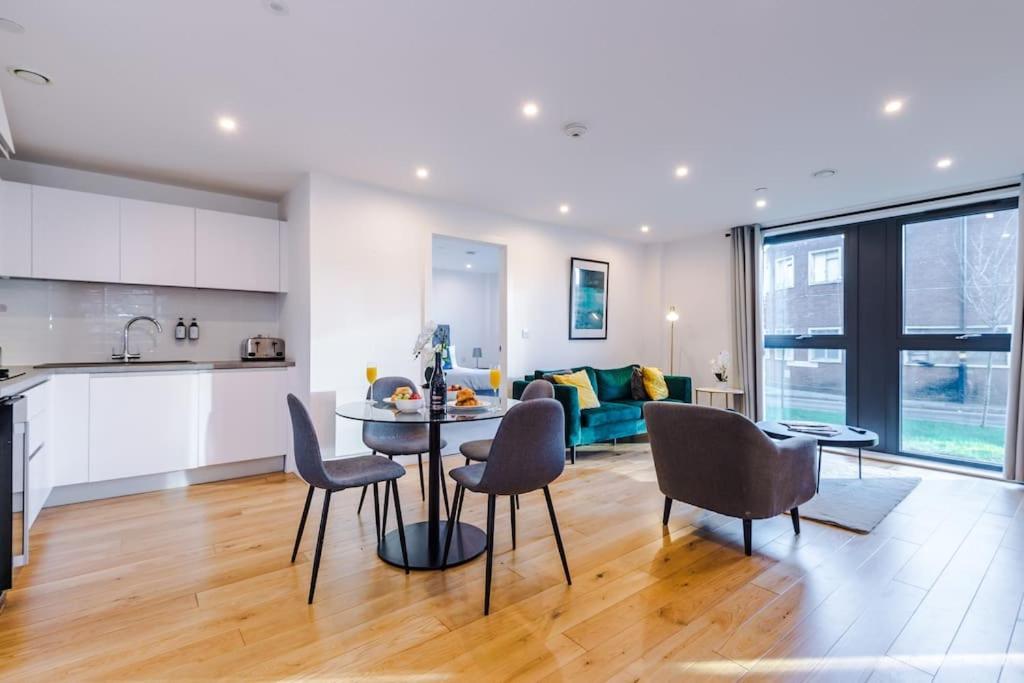Apartment The Premier - Long Offers, Free Parking, Groceries