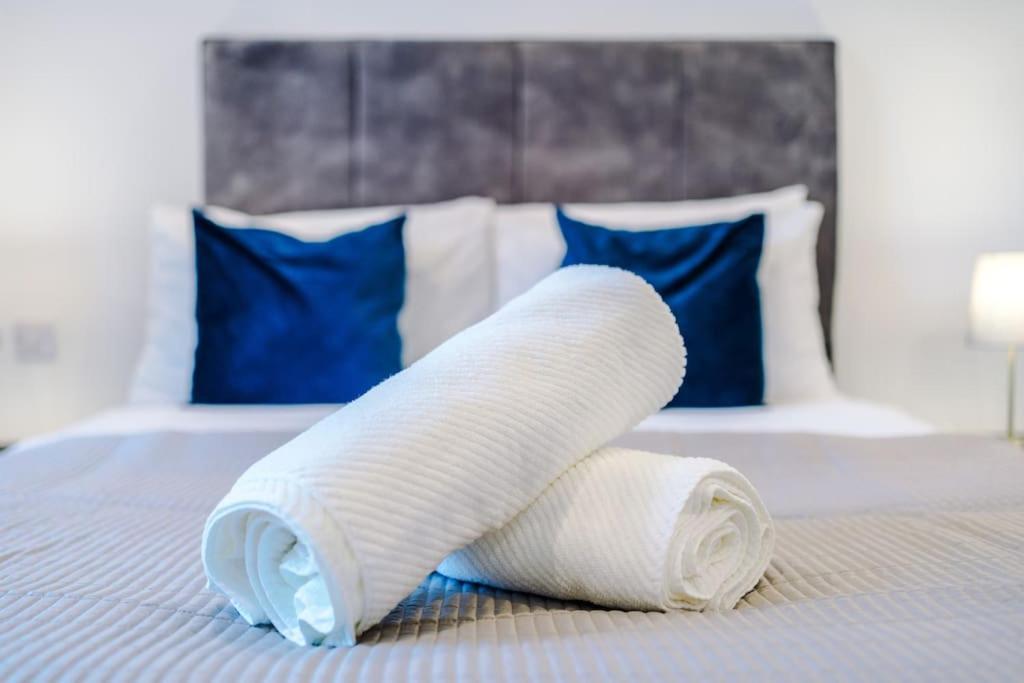 The Premier - Long Offers, Free Parking, Groceries Apartment