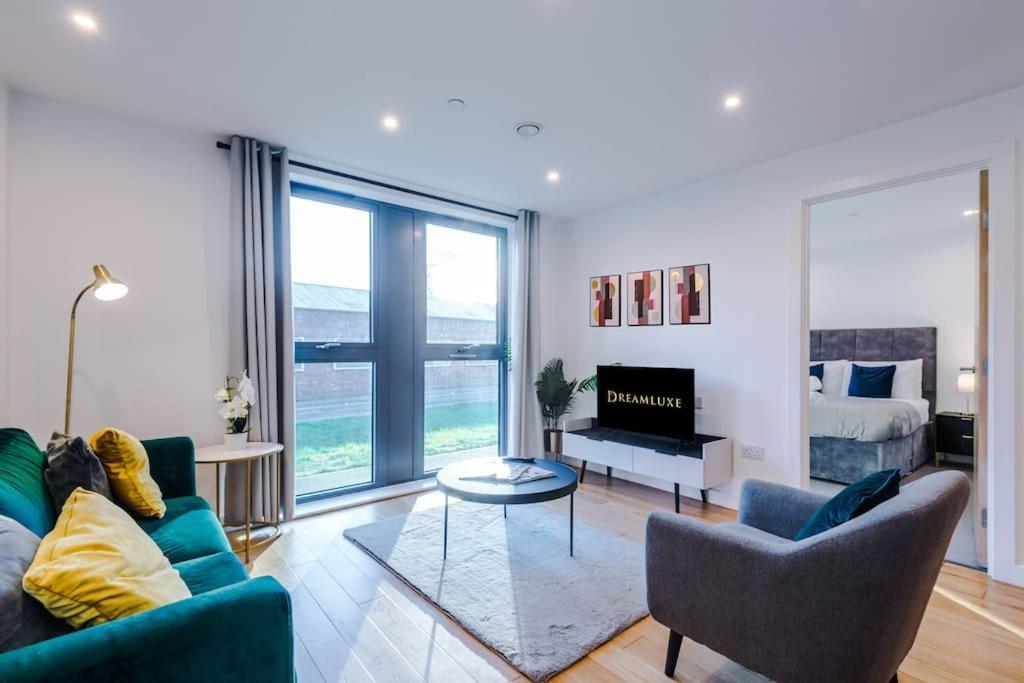 The Premier - Long Offers, Free Parking, Groceries Apartment *