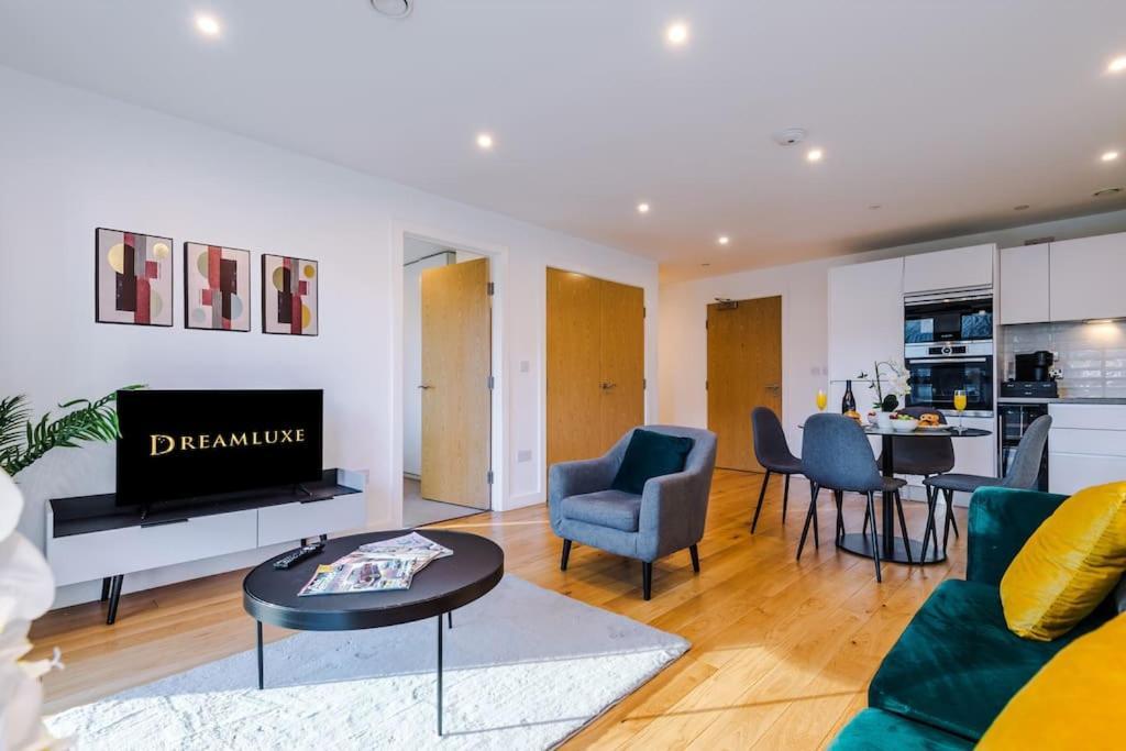 The Premier - Long Offers, Free Parking, Groceries Birmingham