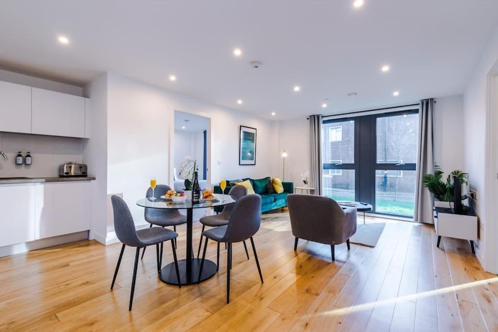 The Premier - Long Offers, Free Parking, Groceries Apartment Birmingham