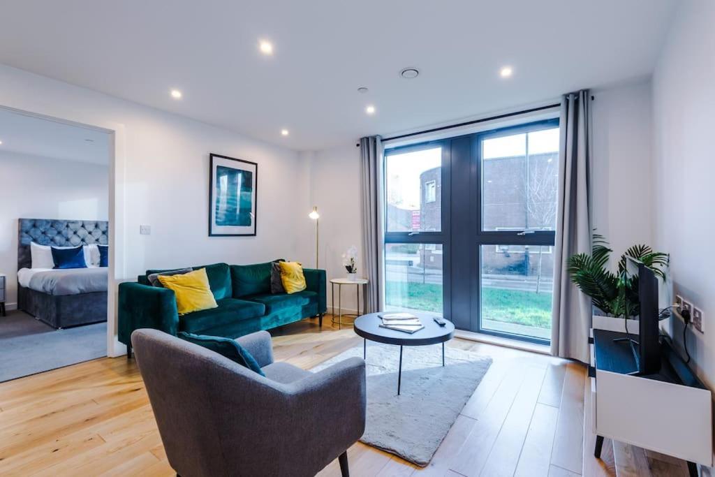 The Premier - Long Offers, Free Parking, Groceries *