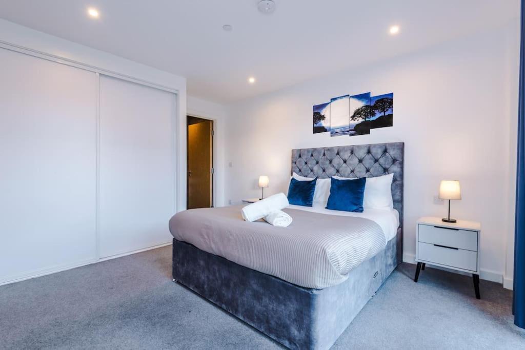 The Premier - Long Offers, Free Parking, Groceries Apartment